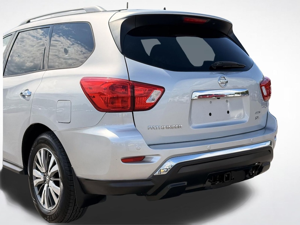 Used 2017 Nissan Pathfinder SL SUV