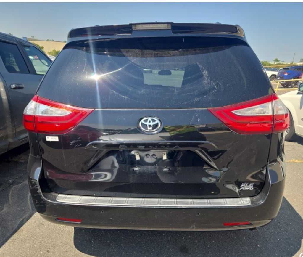 Used 2018 Toyota Sienna XLE Premium Minivan/Van