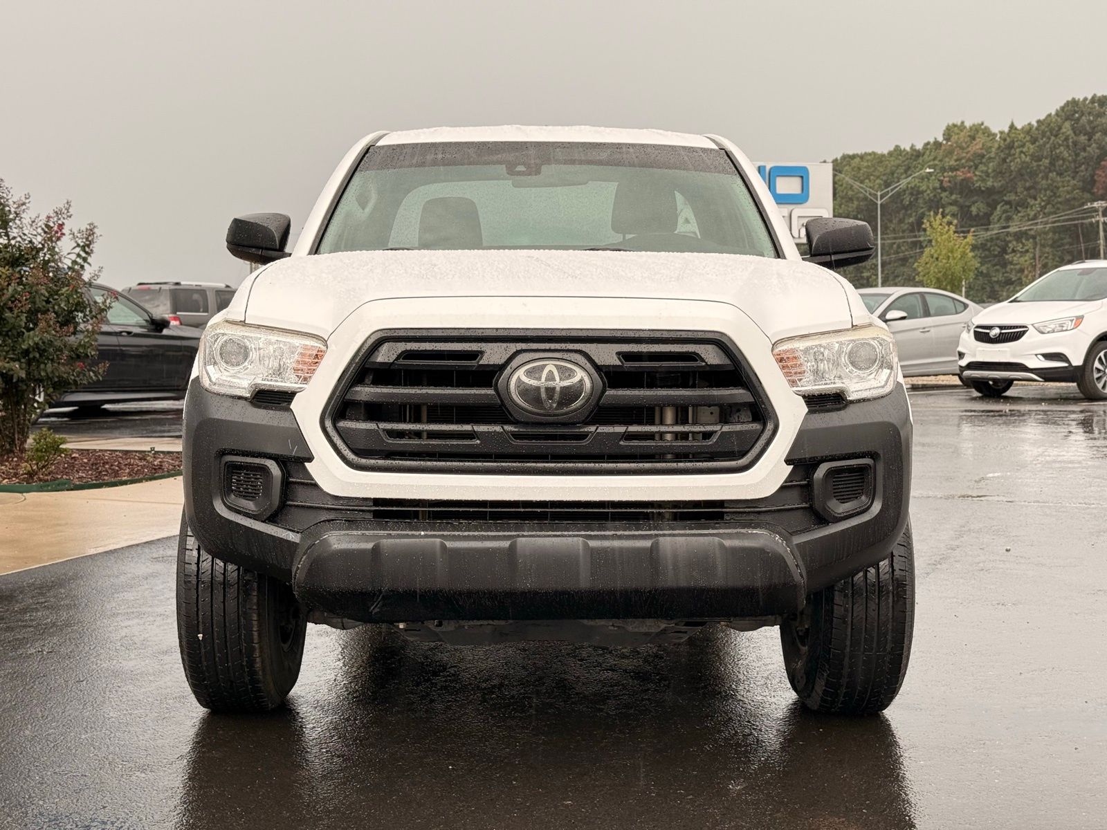 2018 Toyota Tacoma SR5 photo 2