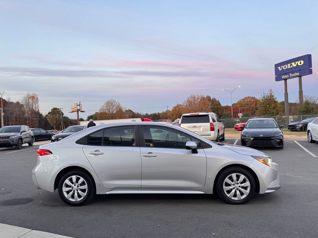 Used 2021 Toyota Corolla LE Sedan