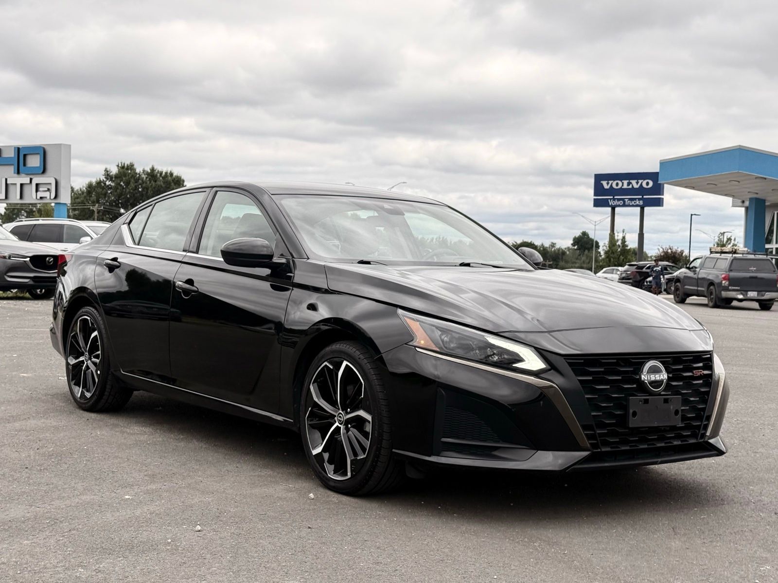2023 Nissan Altima 2.5 SR photo 2