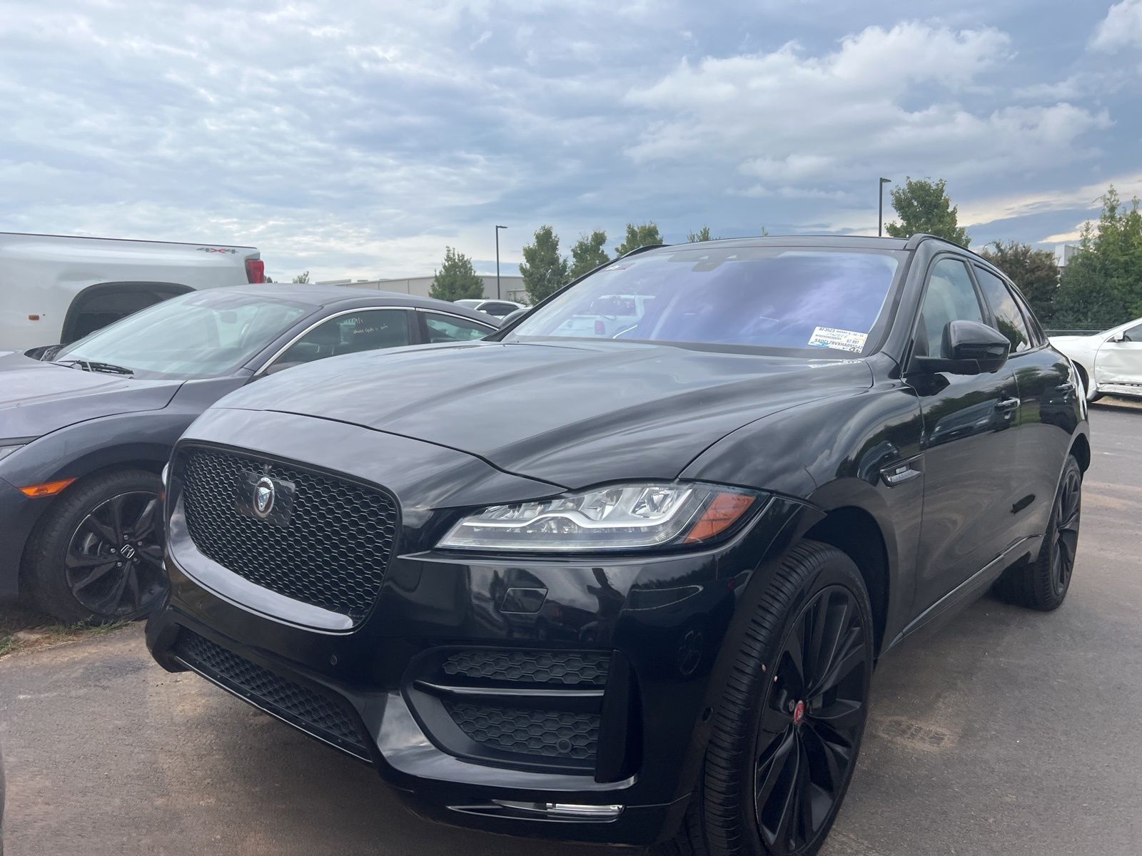 2017 Jaguar F-PACE R-Sport photo 3