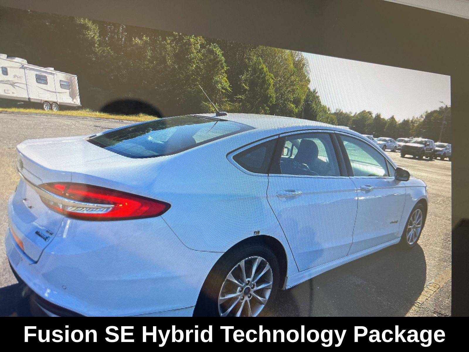 2017 Ford Fusion Hybrid SE photo 2