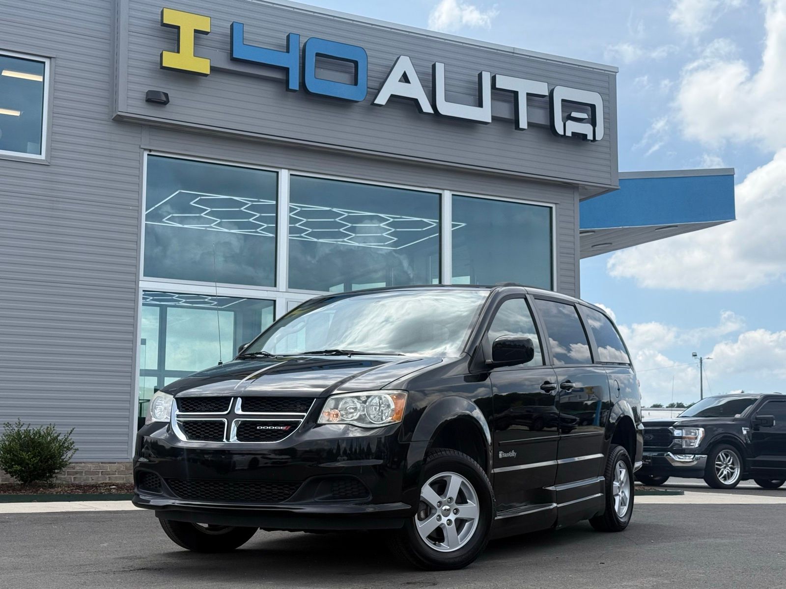 2013 Dodge Grand Caravan SXT photo 2