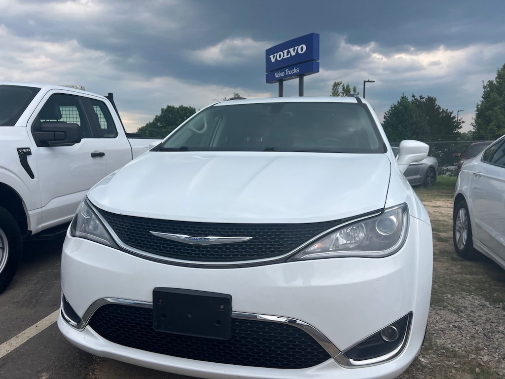 Used 2018 Chrysler Pacifica Touring L Plus Minivan/Van