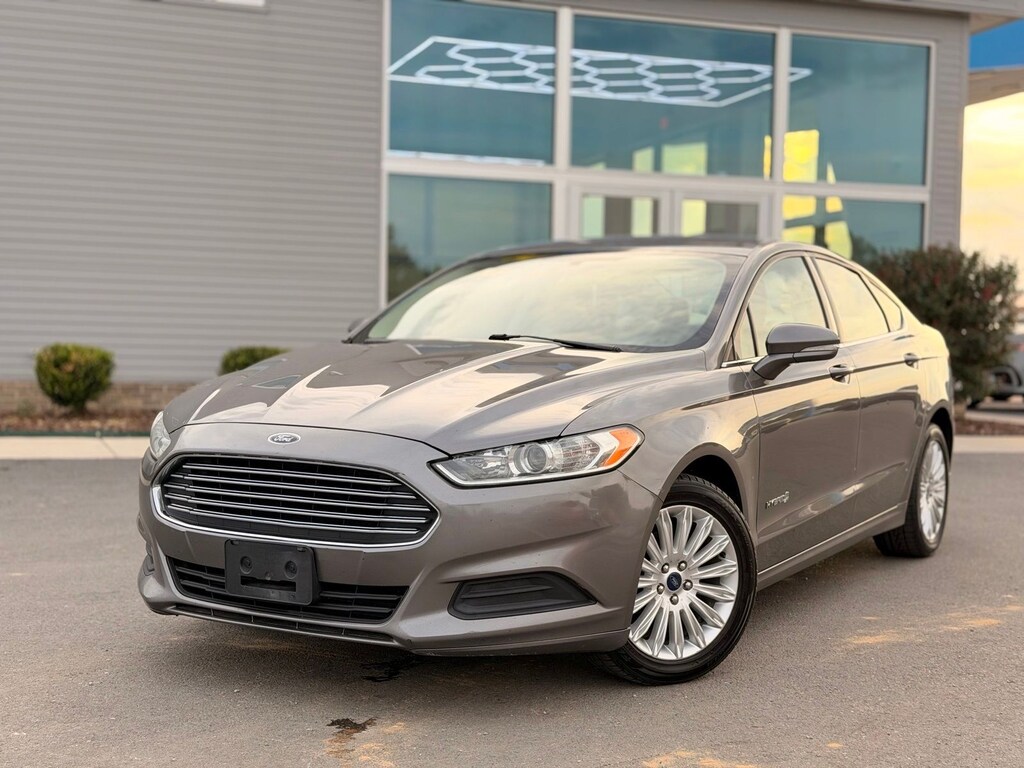 Used 2014 Ford Fusion Hybrid SE Sedan