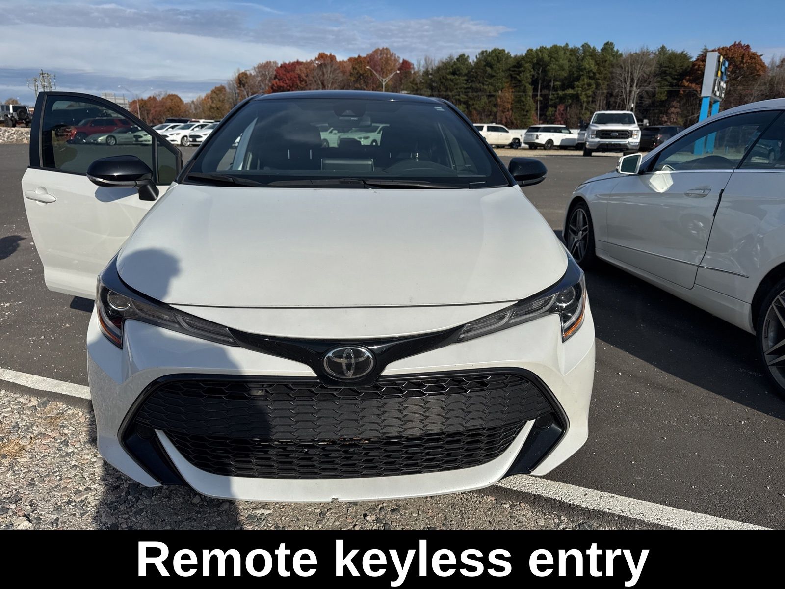 2022 Toyota Corolla SE photo 2