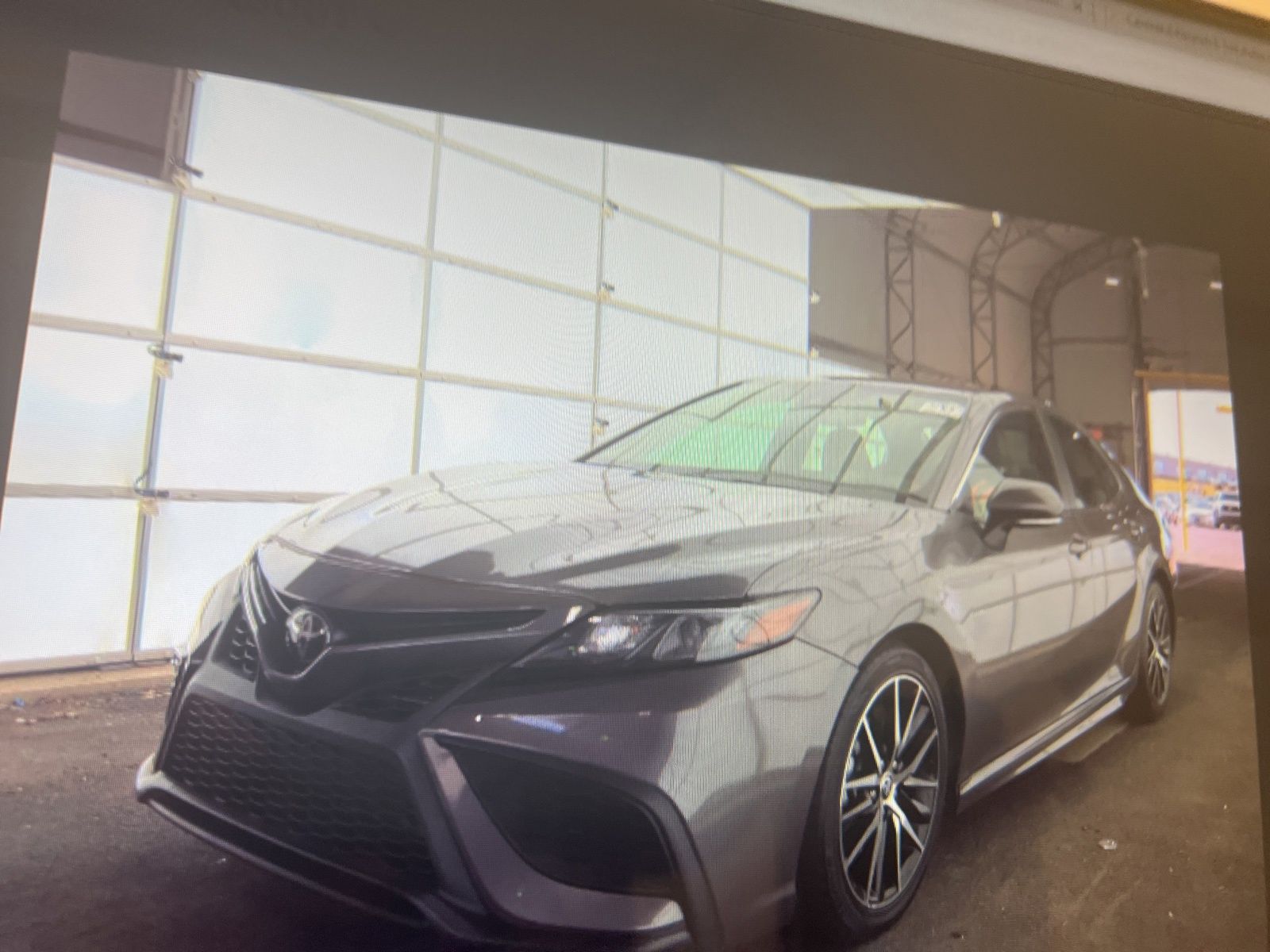 2022 Toyota Camry SE's photo