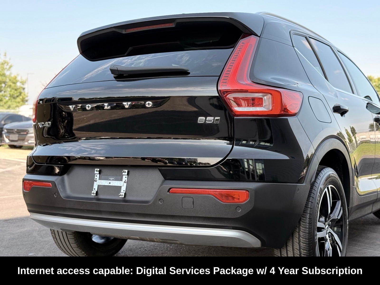 2023 Volvo XC40 Plus photo 3