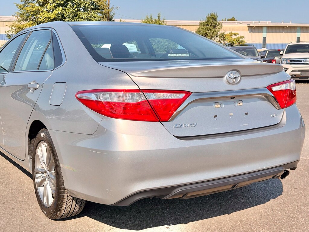 Used 2016 Toyota Camry SE Sedan