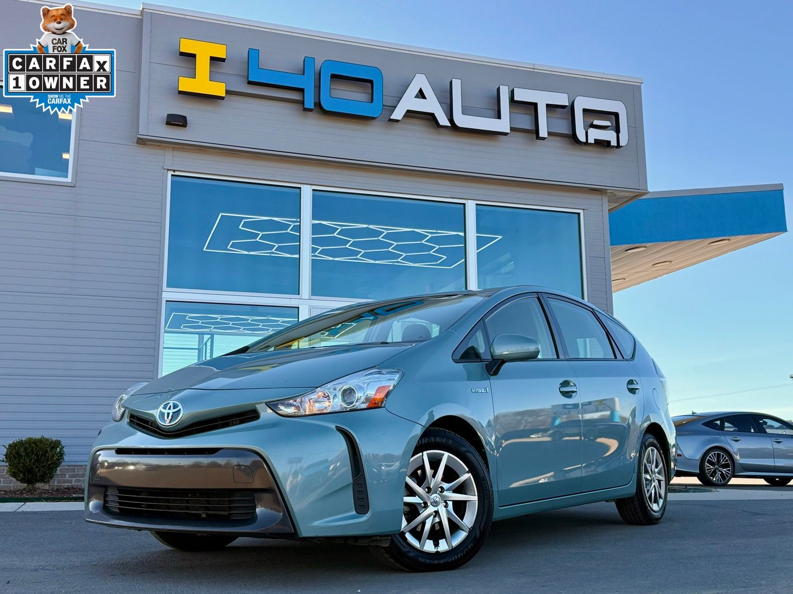 2015 Toyota Prius v Five's photo