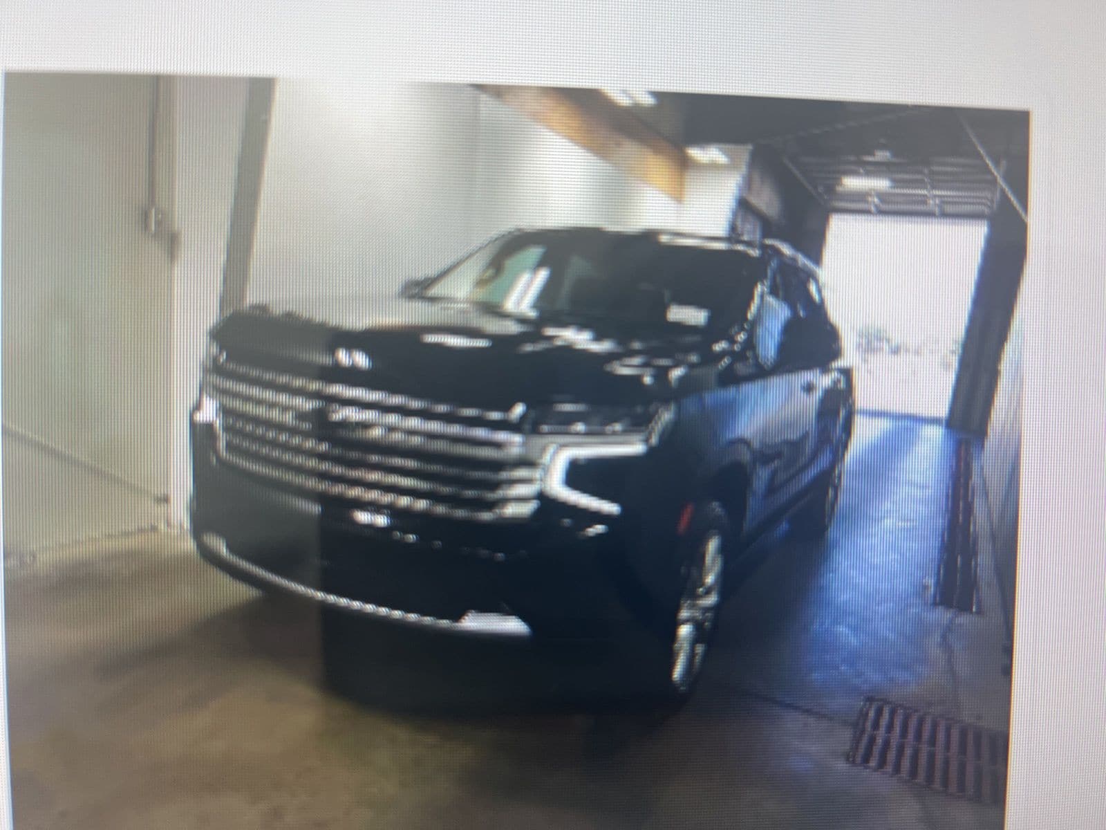 2024 Chevrolet Suburban 4WD 1500 High Country's photo