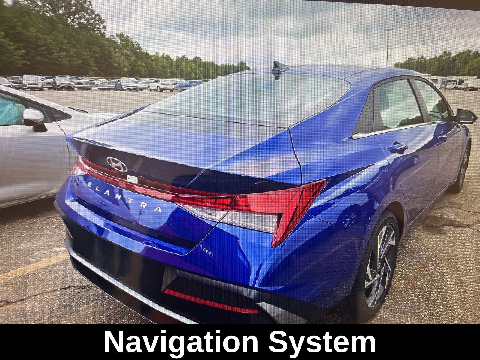 2025 Hyundai Elantra SEL Convenience photo 2