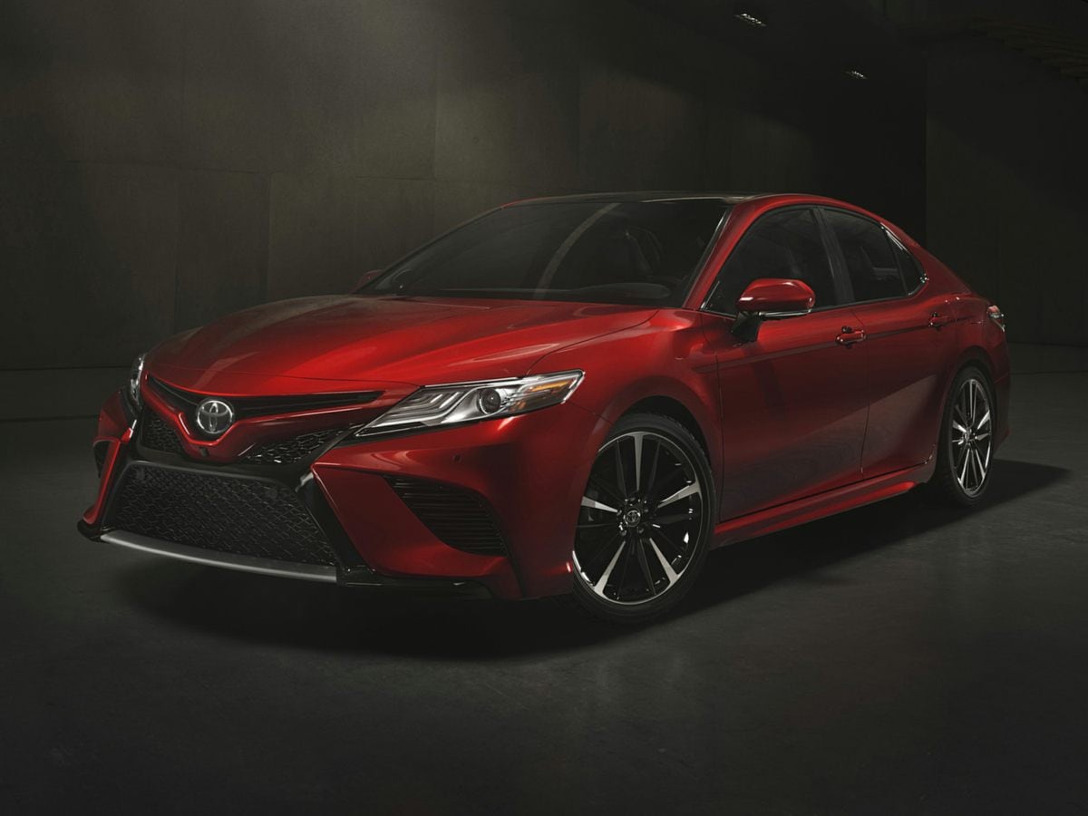 2019 Toyota Camry SE's photo