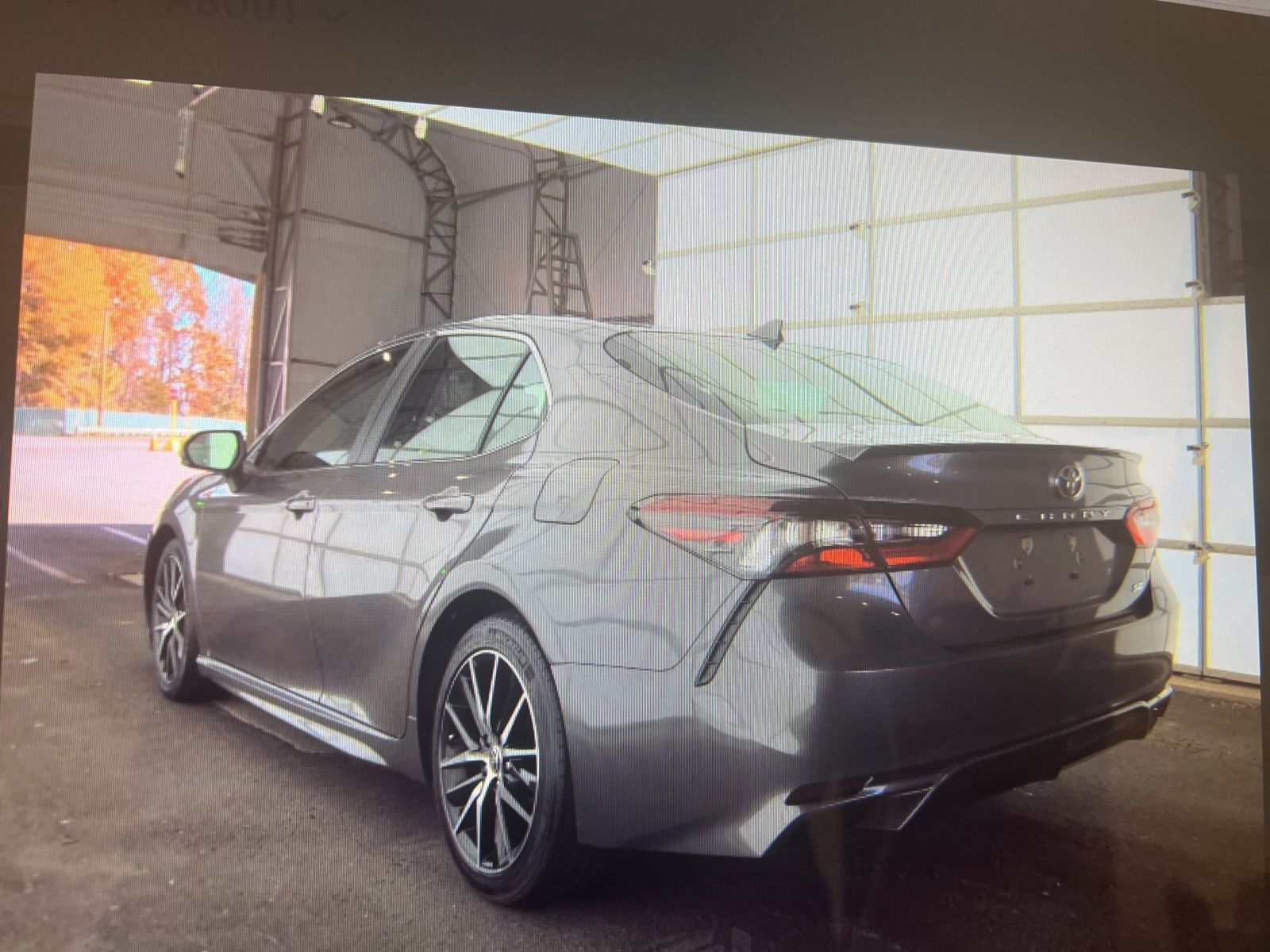 2022 Toyota Camry SE photo 3