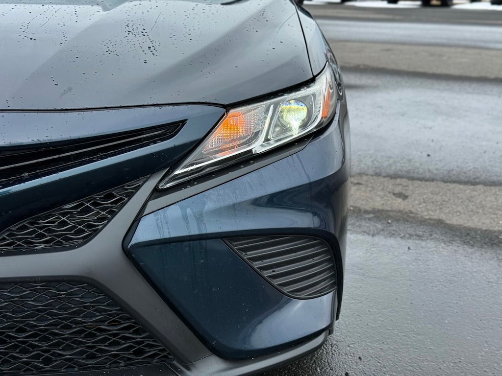 Used 2018 Toyota Camry SE Sedan