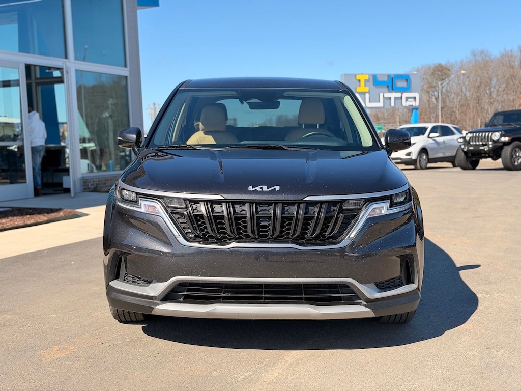 Used 2024 Kia Carnival LX Minivan/Van