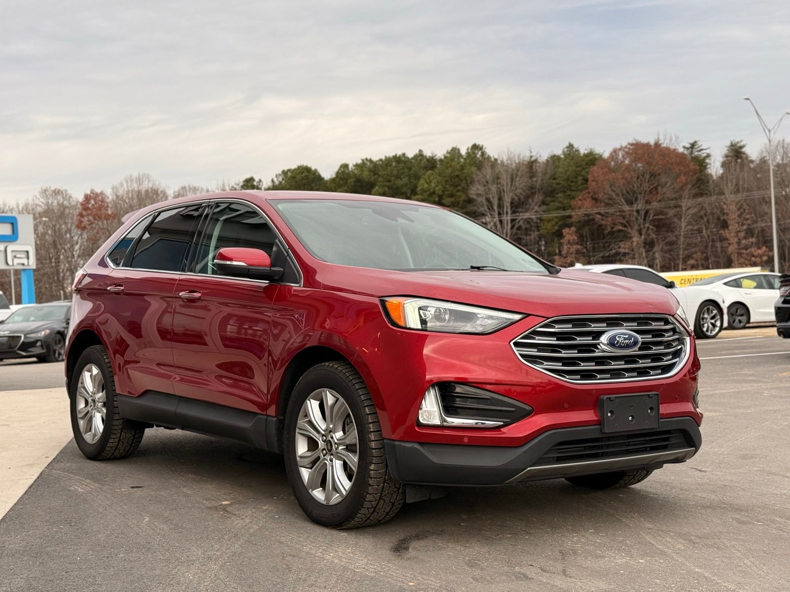 2023 Ford Edge Titanium photo 2
