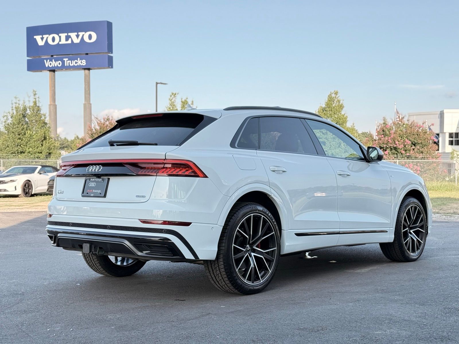 2020 Audi Q8 55 Premium Plus photo 3