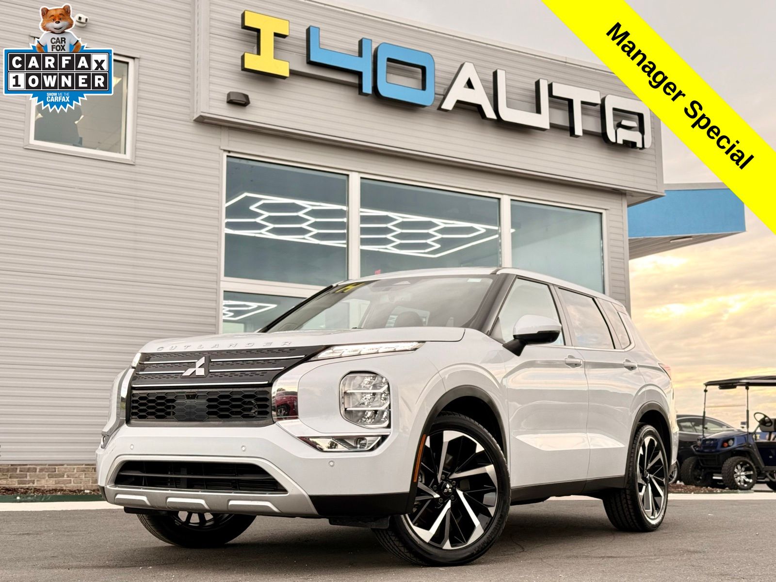 2023 Mitsubishi Outlander SE's photo