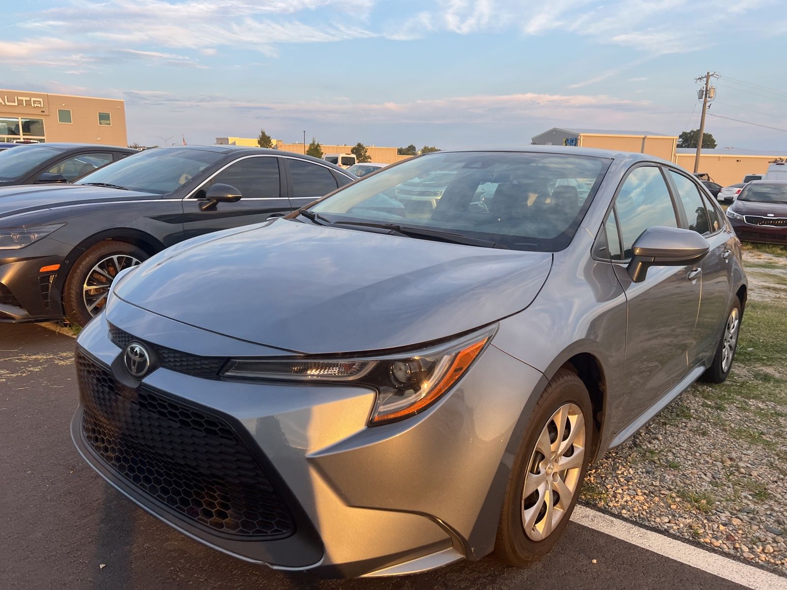 2022 Toyota Corolla LE photo 2