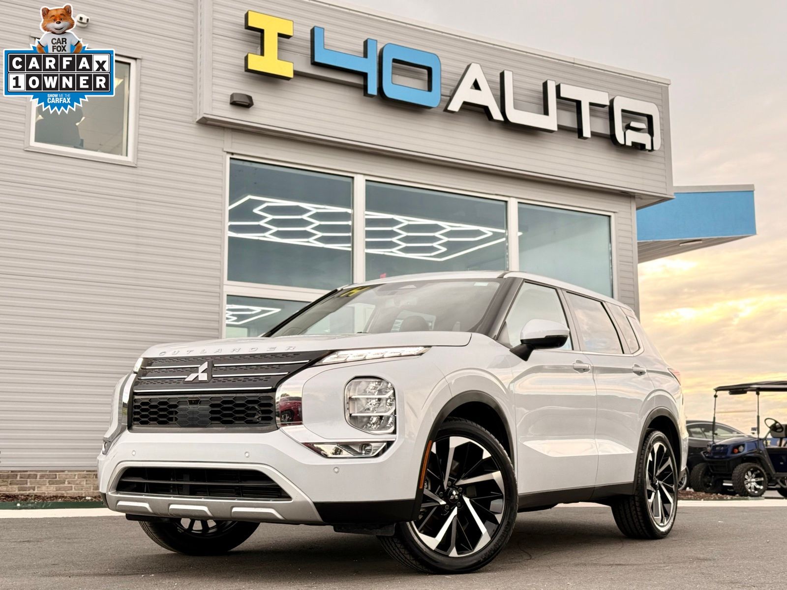 2023 Mitsubishi Outlander SE's photo