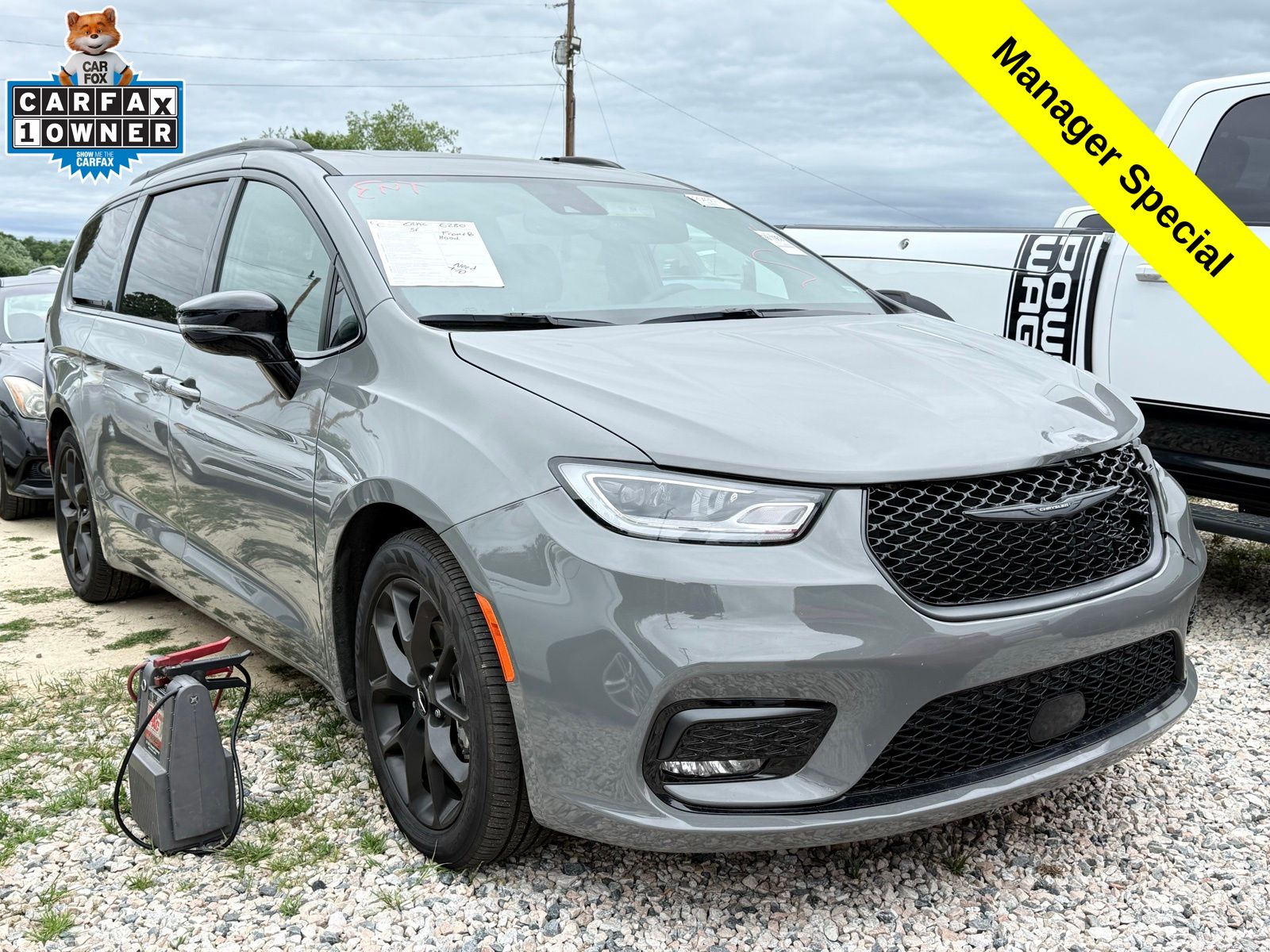 2025 Chrysler Pacifica Limited's photo