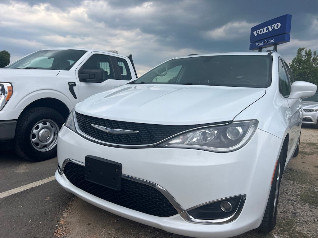 Used 2018 Chrysler Pacifica Touring L Plus Minivan/Van