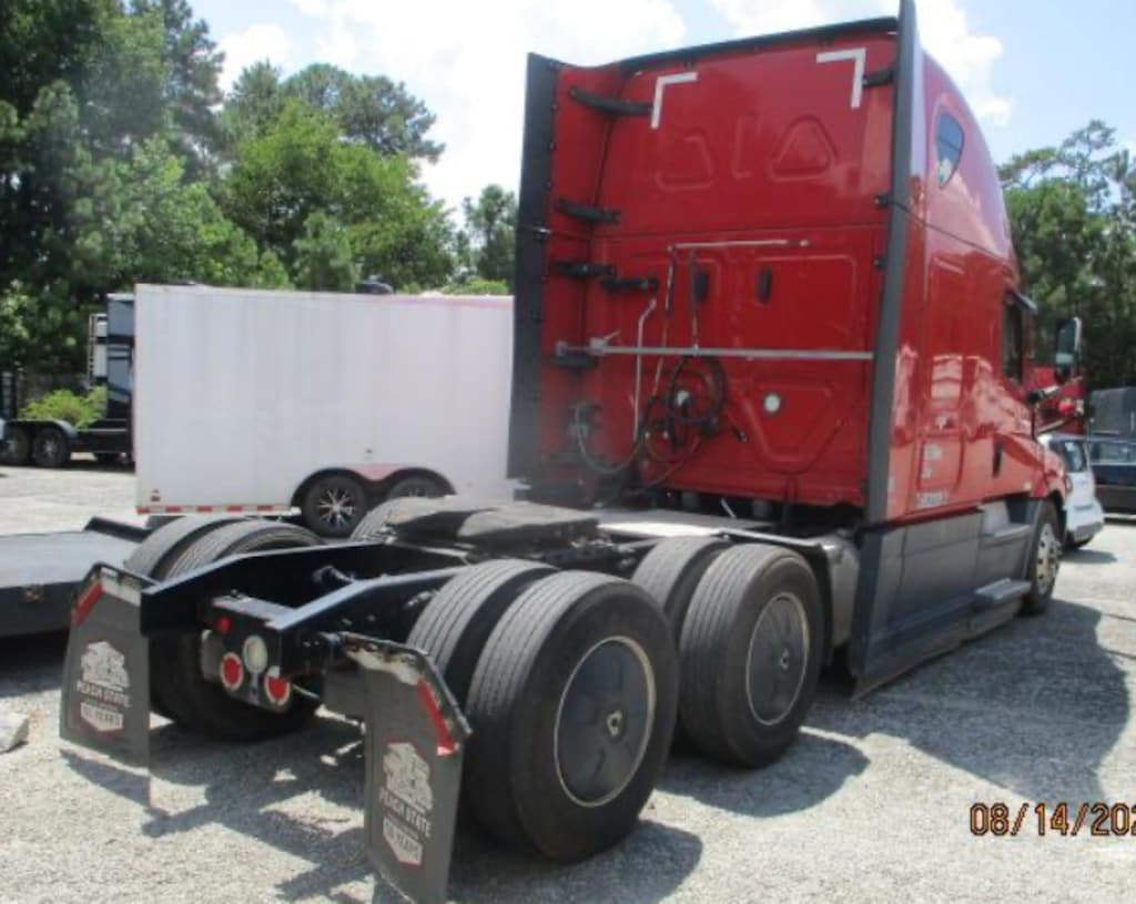 Used 2021 Freightliner Cascadia 126
