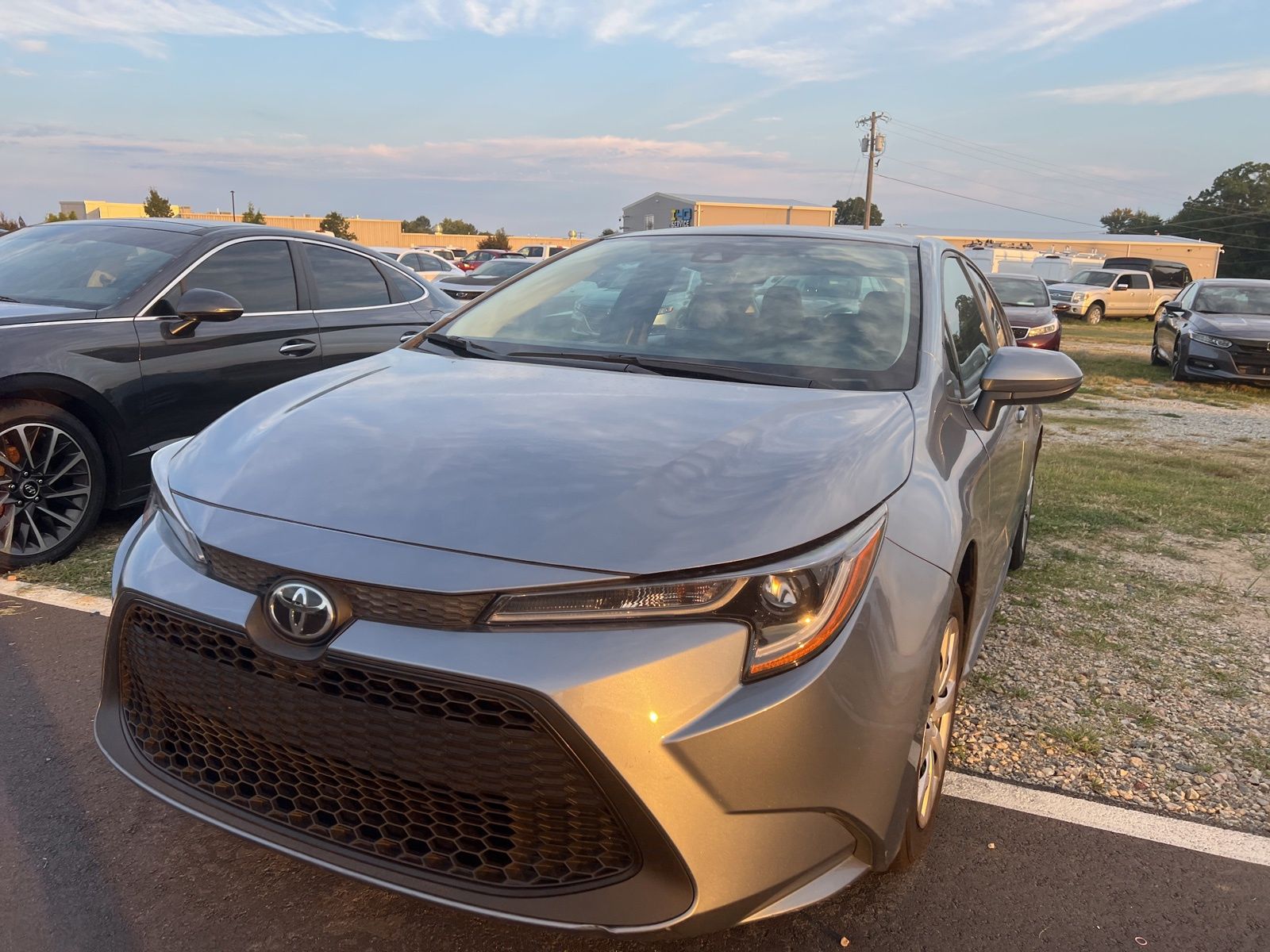 2022 Toyota Corolla LE photo 3