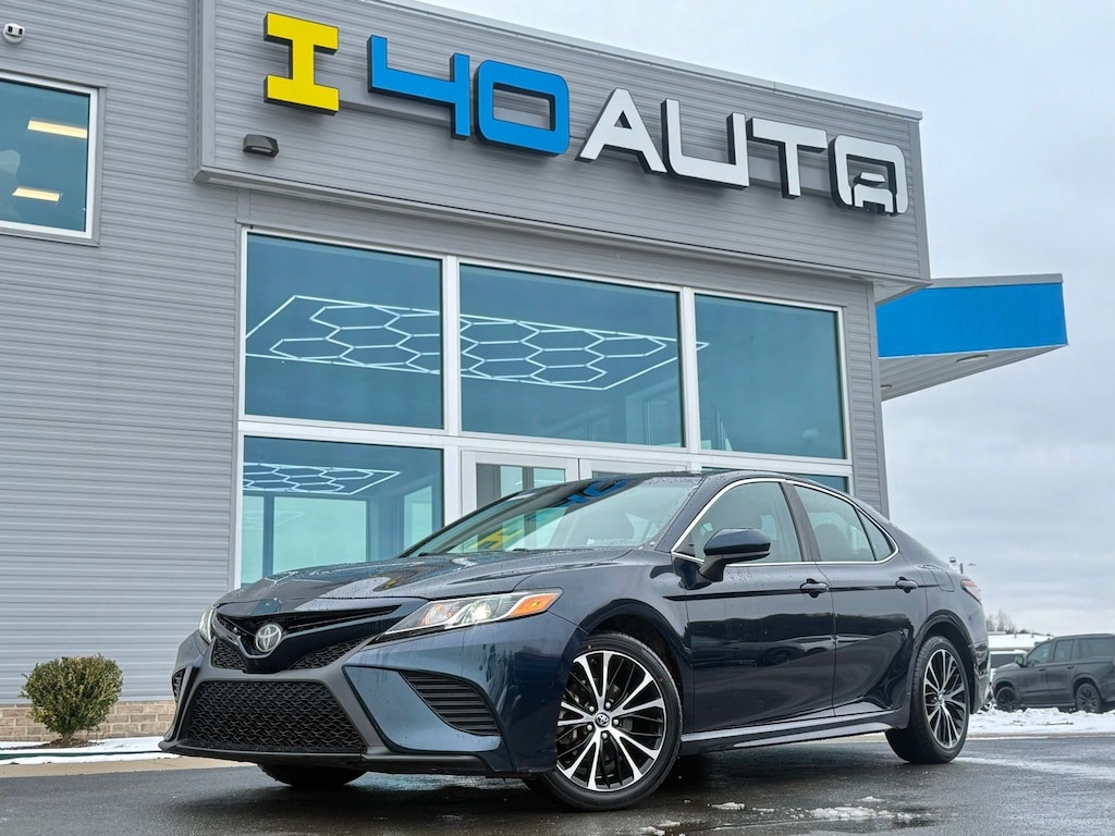 Used 2018 Toyota Camry SE Sedan