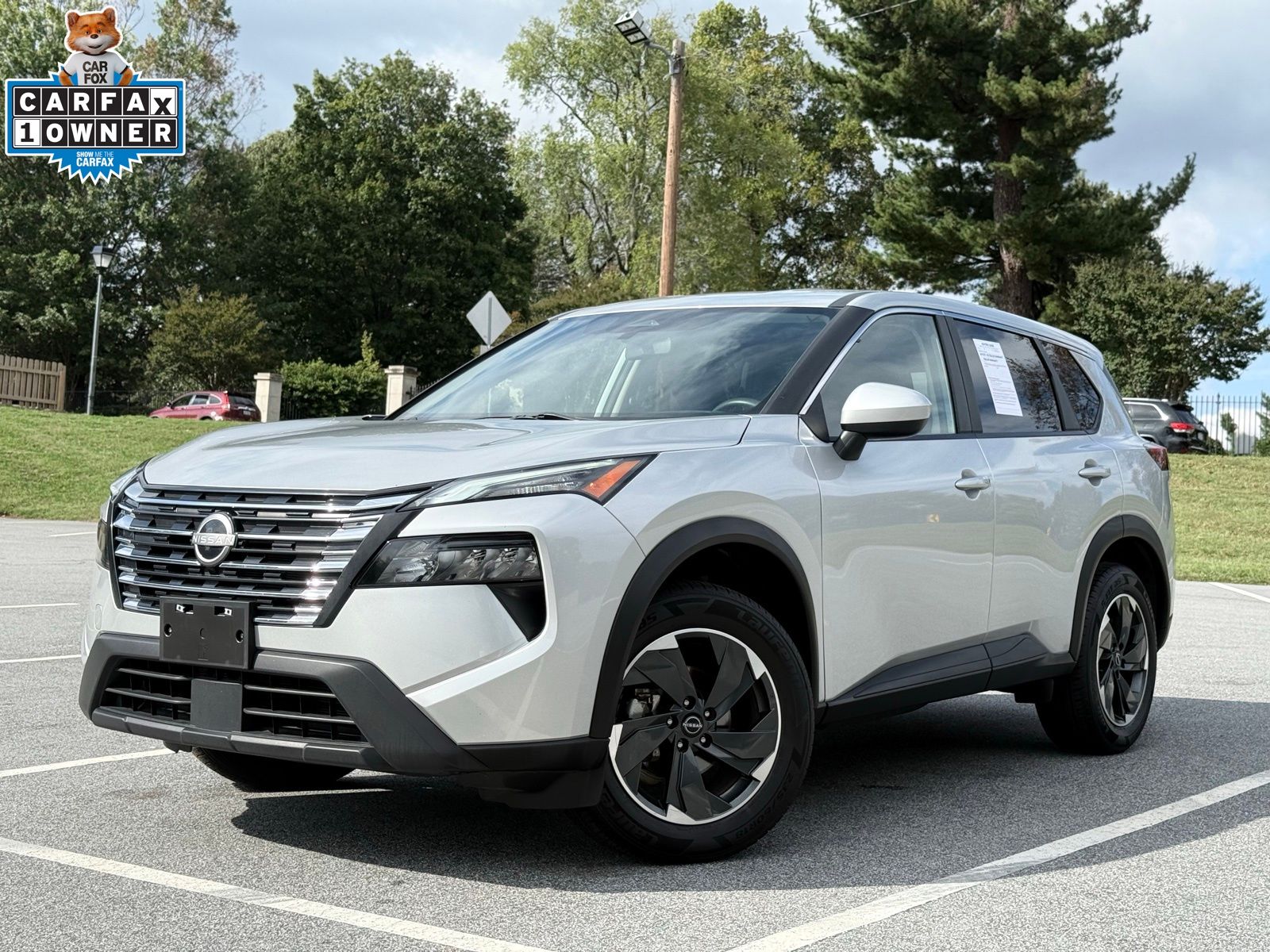 2024 Nissan Rogue SV's photo