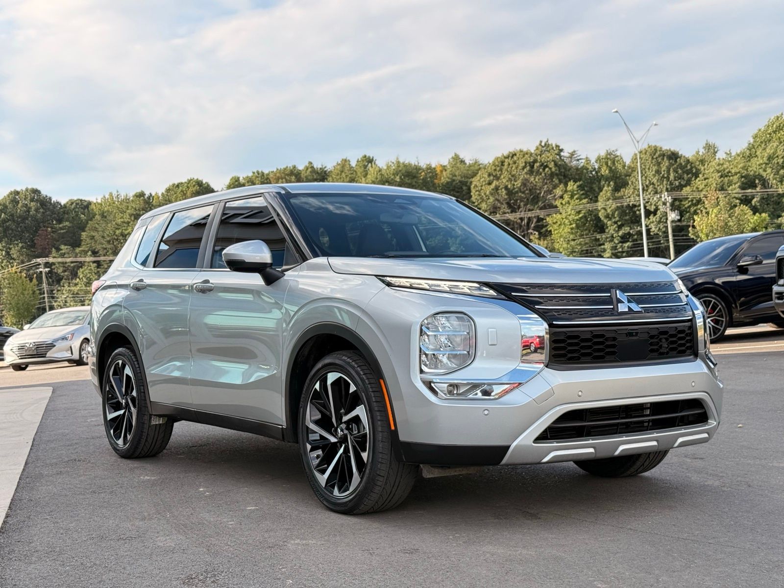 2022 Mitsubishi Outlander SE photo 2