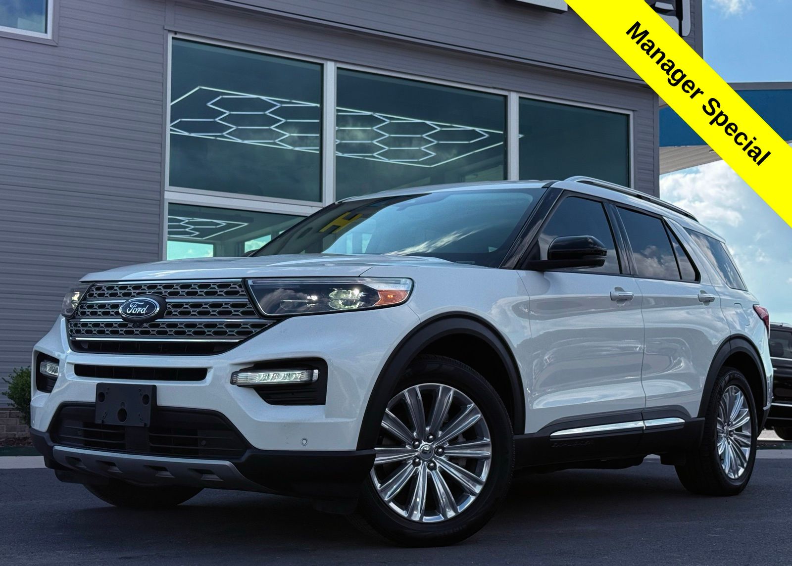 2020 Ford Explorer Limited's photo