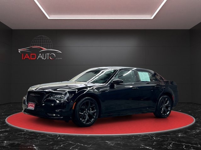 2023 Chrysler 300 S's photo