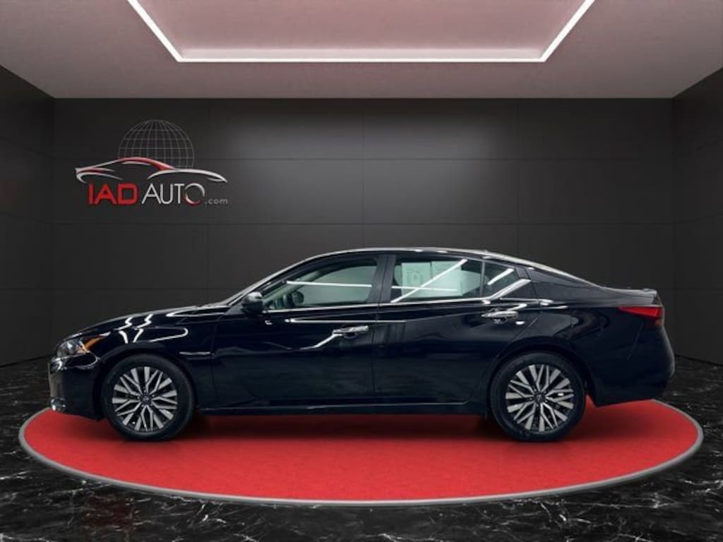 Used 2024 Nissan Altima 2.5 SV Sedan