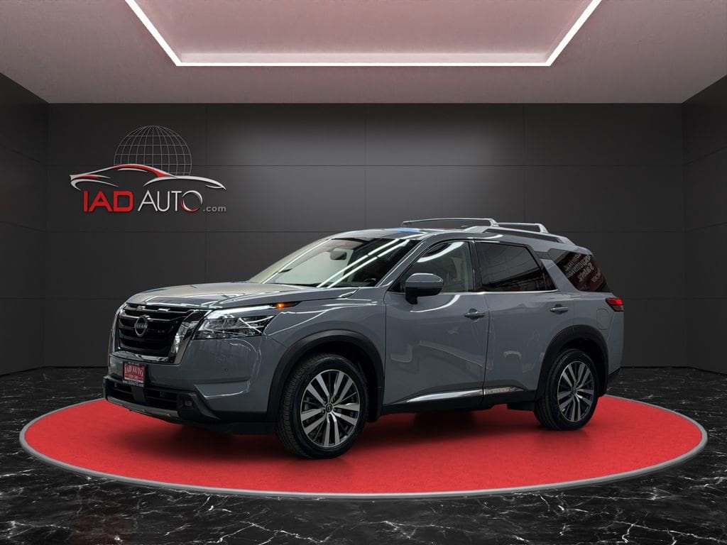 2022 Nissan Pathfinder Platinum 4WD's photo