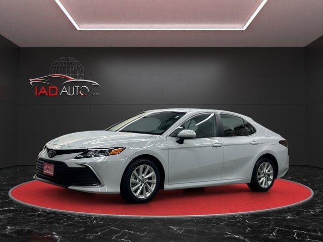 2024 Toyota Camry LE's photo