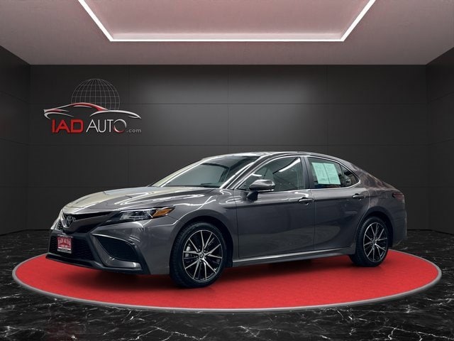 2024 Toyota Camry SE's photo