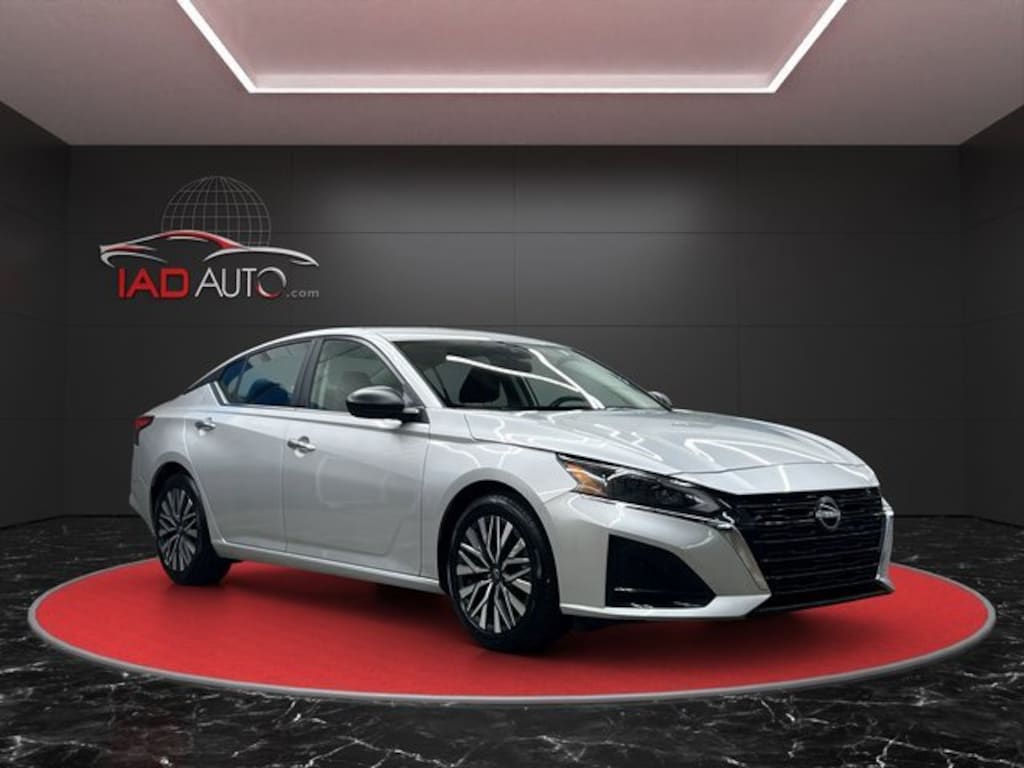 Used 2024 Nissan Altima 2.5 SV Sedan