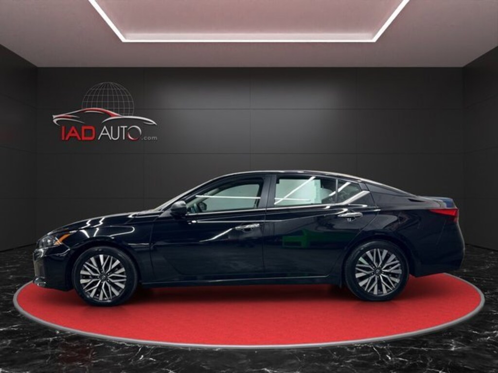 Used 2024 Nissan Altima 2.5 SV Sedan