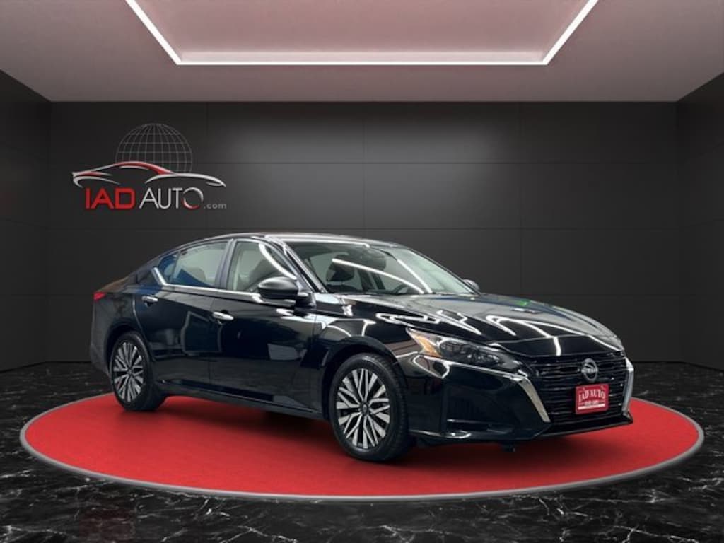 Used 2024 Nissan Altima 2.5 SV Sedan