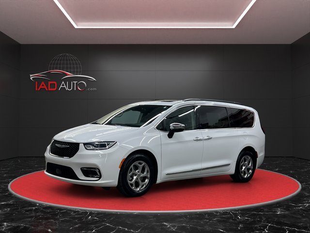 2023 Chrysler Pacifica Limited's photo