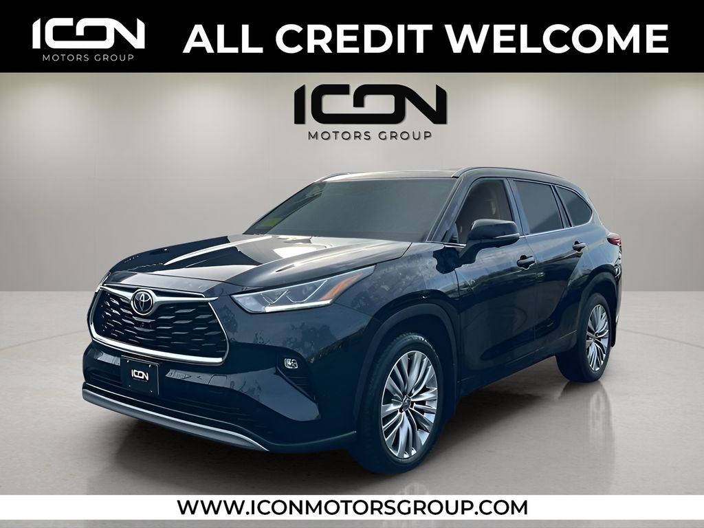2023 Toyota Highlander Platinum's photo