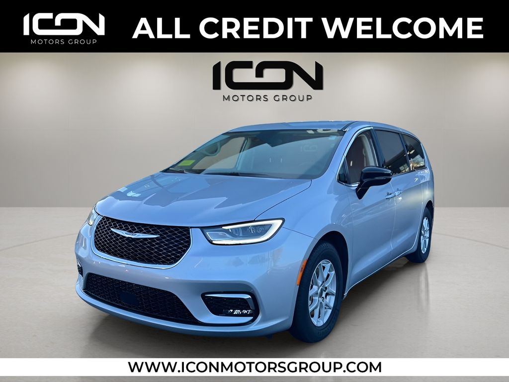 2024 Chrysler Pacifica Touring L's photo