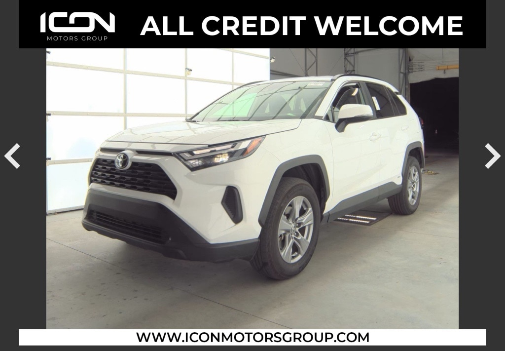 2025 Toyota RAV4 XLE's photo