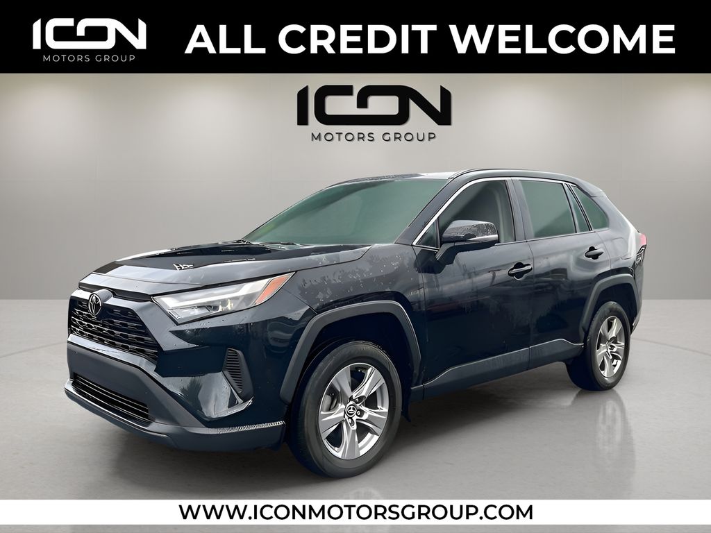 2023 Toyota RAV4 XLE's photo