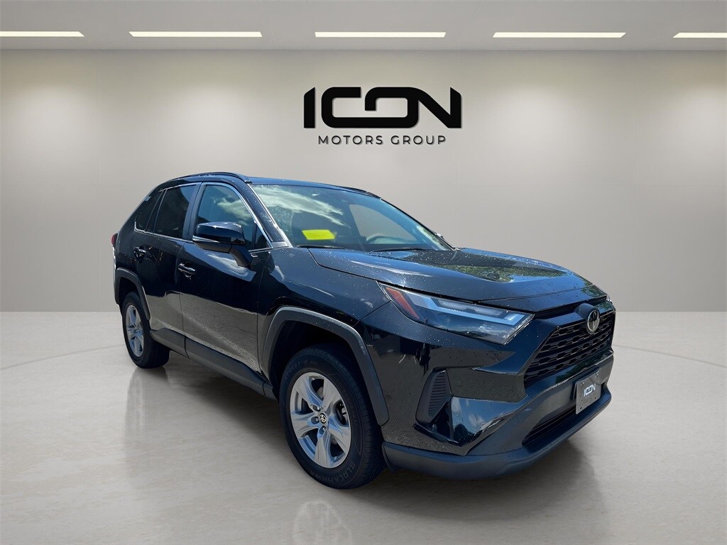 2023 Toyota RAV4 XLE photo 2