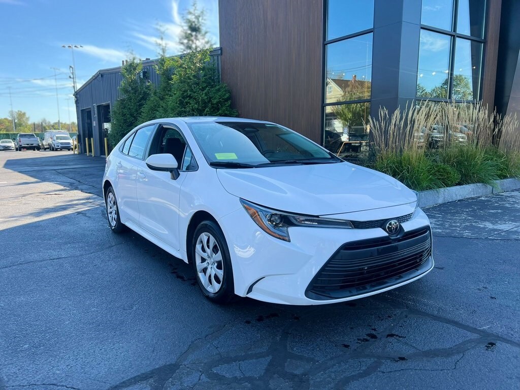 2024 Toyota Corolla LE photo 3