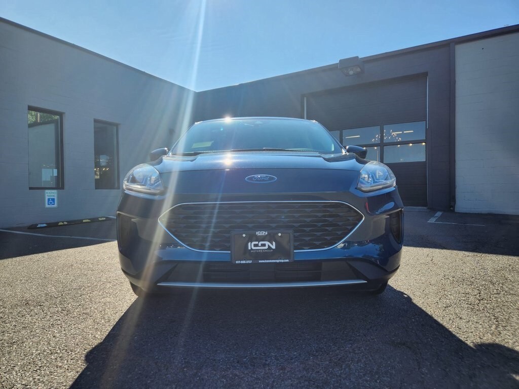 2020 Ford Escape SE photo 2